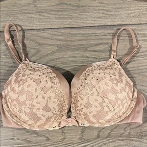 Victoria's Secret Bombshell Plunge Tan/Nude Lace Bra with Underwire Support